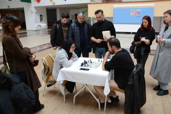 Yabancı Diller Kulübü'nün düzenlediği satranç turnuvası sona erdi