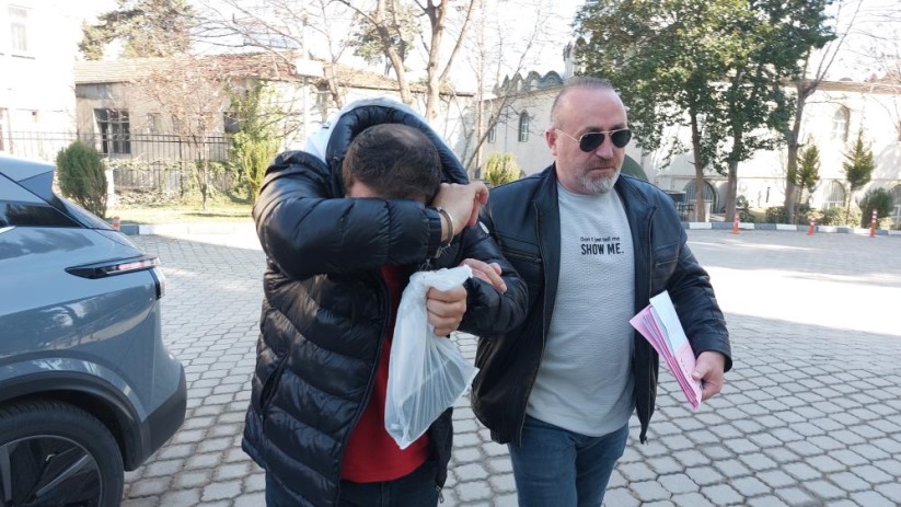 Dolandırıcılıktan 29 yıl hapis cezası bulunan şahıs sahte altında yakalandı 