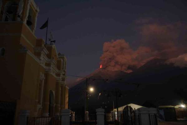 Guatemala'daki Fuego Yanardağı'nda patlama meydana geldi