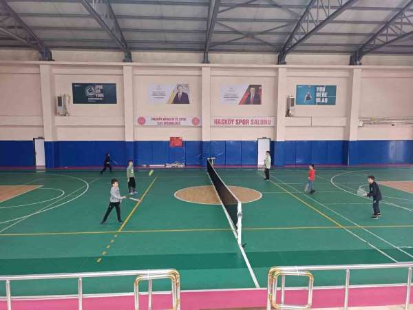 Hasköy'de tenis kursuna yoğun ilgi