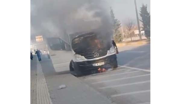Mercedes alevler içinde kaldı, işçiler güçlükle kurtuldu