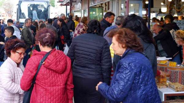 Aynı anda on binden fazla Bulgar akın etti, alışveriş yarışı izdihama dönüştü