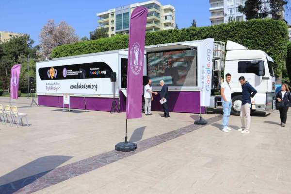 Restoran ve Kafeler Dijitalleşiyor Projesi'nin eğitim tırı Adana'da