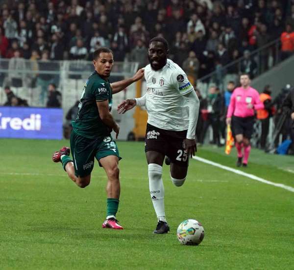 Beşiktaş, Masuaku ve Redmond'ı kadroda tutmak istiyor