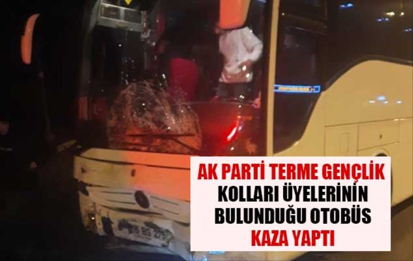 AK Parti Terme Gençlik Kolları üyelerinin bulunduğu otobüs kaza yaptı
