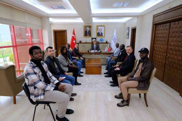 Senegalli heyet vatandaşlarının Tokat'ta eğitim görmesinden memnun