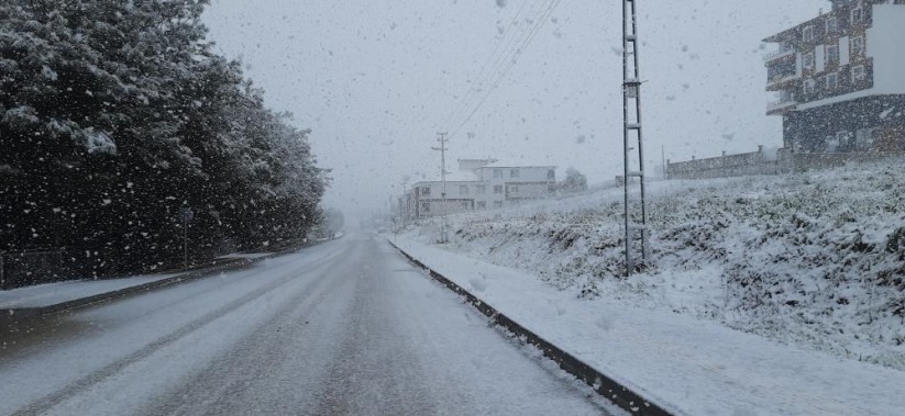 Samsun'un yüksek kesimlerine kar yağışı
