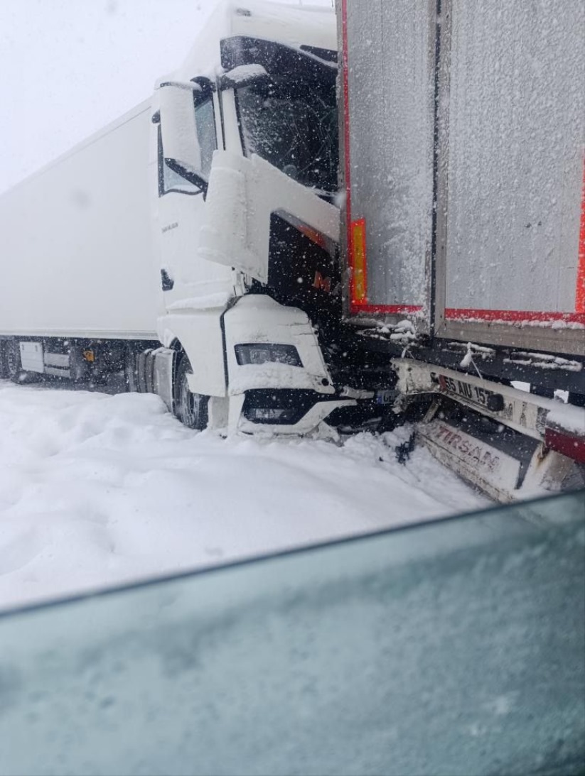 Samsun'da kar yağışı kazalara neden oldu