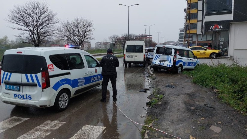 Samsun'da polis aracına minibüs çarptı: 1'i polis 2 yaralı