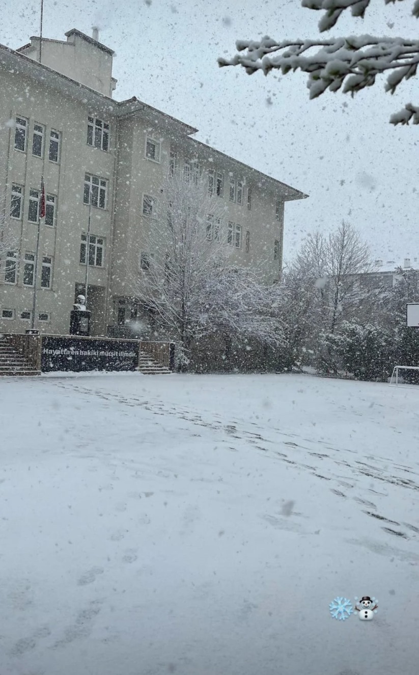 Kar yağışı nedeniyle Kavak'ta okullar tatil edildi!