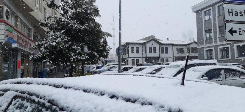 Samsun'un yüksek kesimlerine kar yağışı