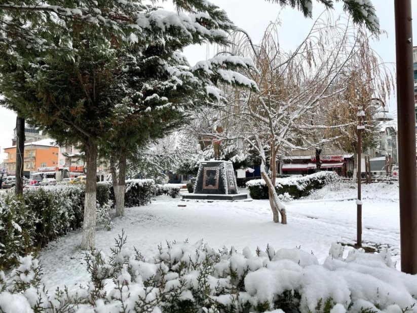 Kar yağışı nedeniyle Kavak'ta okullar tatil edildi!