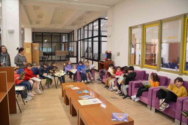 Öğrenciler Anadolu Üniversitesi Kütüphanesini ziyaret etti