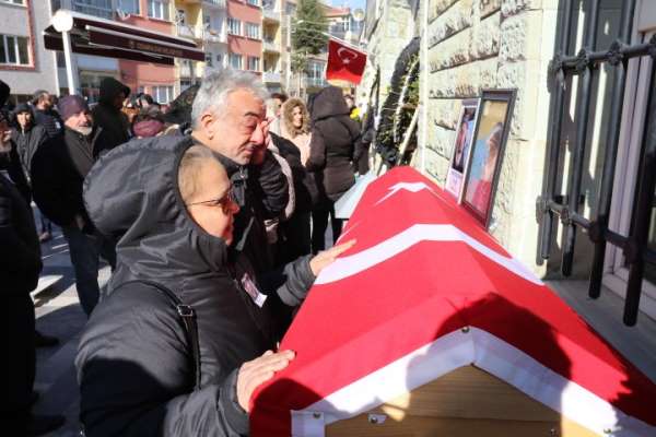 Slovakya'daki kazada yaralanan ve 2 buçuk aylık yaşam mücadelesini kaybeden pilot Eskişehir'de defnedildi
