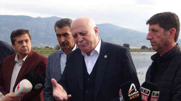 TZOB Genel Başkanı Bayraktar, Manisa'da su altında kalan tarım arazilerini inceledi, destek çağrısı yaptı