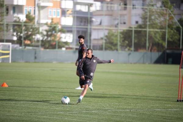 Alanyaspor'un genç futbolcusunun forma hırsı