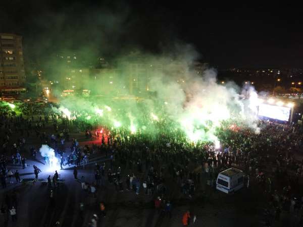 Binlerce kişi Bursa'da sokaklarda maçı izledi - Bursa haber