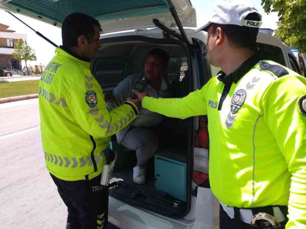 Çalıntı otomobille kaçan üniversiteli 100 kilometre sonra polise yakalandı - Konya haber