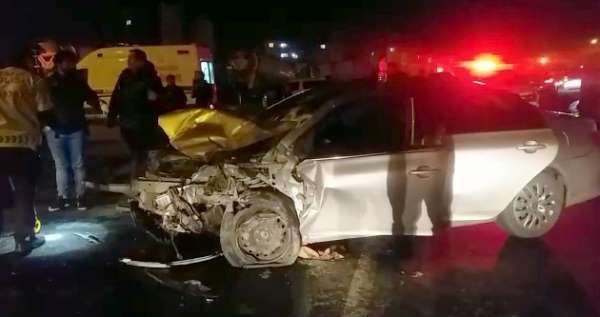 Hakkari'de trafik kazası: Biri polis 2 kişi hayatını kaybetti - Hakkari haber