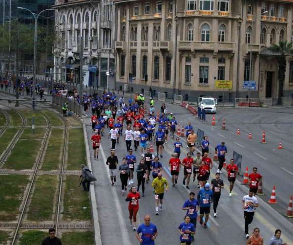 Maraton İzmir'de sivil topluma 4 milyon TL'lik katkı - İzmir haber