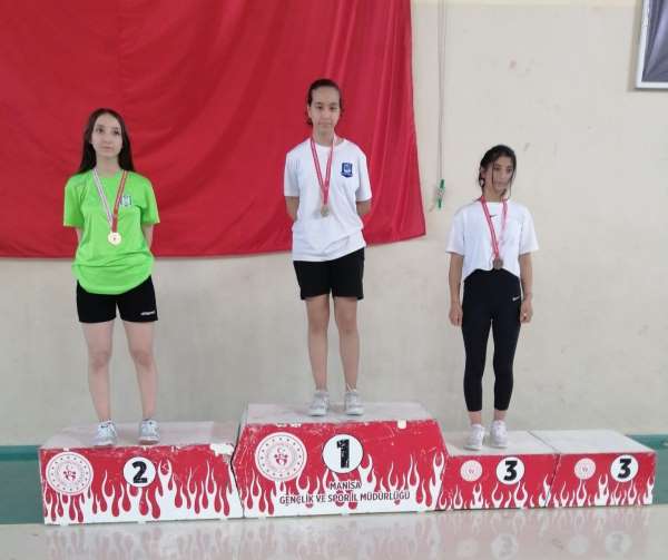 Yunusemreli genç badmintonculardan 4 madalya - Manisa haber