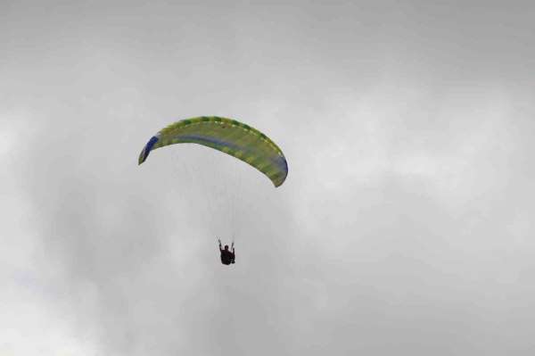 Türkiye Yamaç Paraşütü Ege Bölgesi Hedef Yarışması Uşak'ta yapıldı