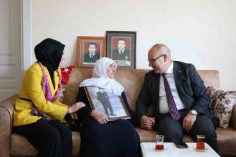 Ağrı Valisi Koç'tan şehit annesine Anneler Günü ziyareti
