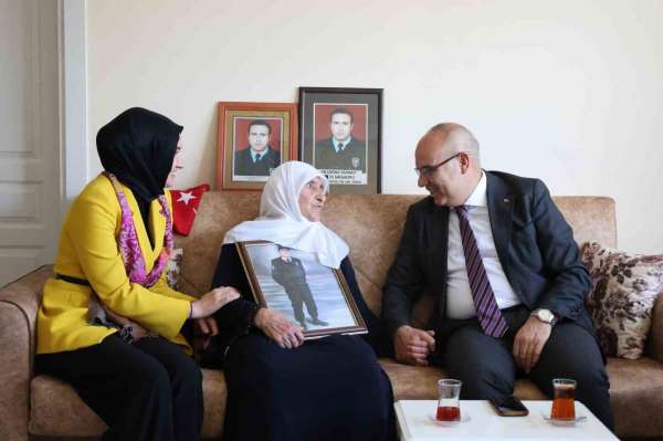 Ağrı Valisi Koç'tan şehit annesine Anneler Günü ziyareti