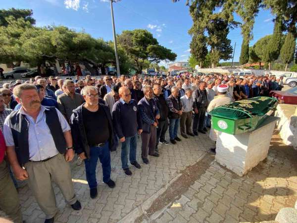Çanakkale'deki kazada hayatını kaybeden 2 kişi Balıkesir'de toprağa verildi