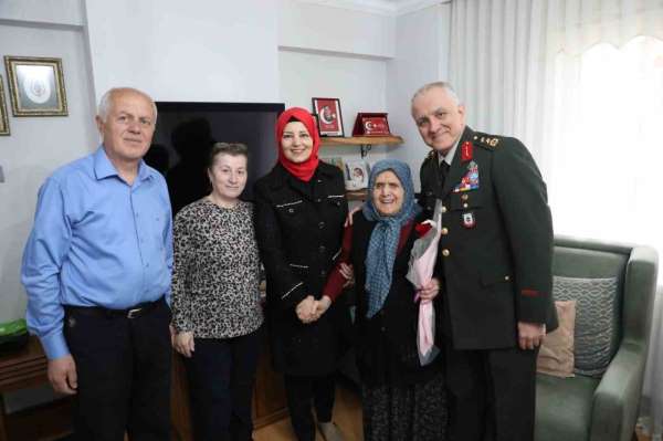 Garnizon Komutanı Ala'dan şehit annesine anlamı ziyaret