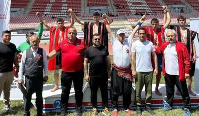 Hakkarili güreşçilerden büyük başarı