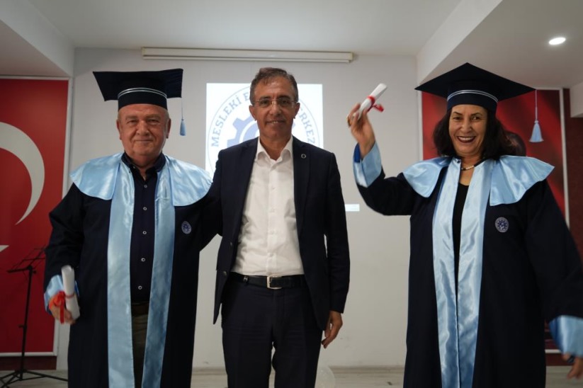 Öğrenmenin yaşı yok: 71 yaşında lise diploması aldı, göbek attı