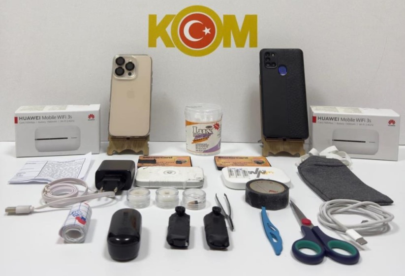 Samsun'da ehliyet sınavında kopya düzeneğiyle yakalandılar