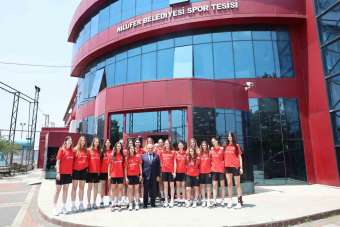 Başkan Şadi Özdemir'den genç voleybolculara motivasyon ziyareti