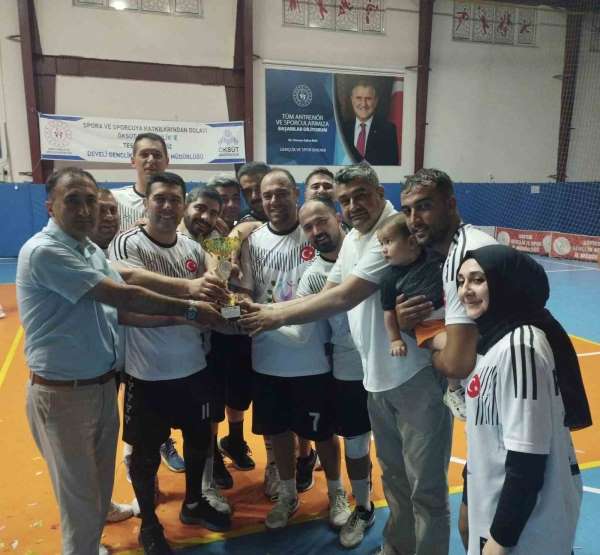 Develi'de voleybol coşkusu
