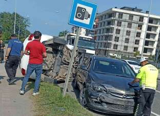 Ordu'da 2 otomobil çarpıştı, birisi takla attı