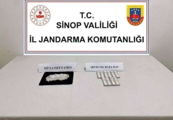 Sinop'ta araçta bulunan uyuşturucuya 3 gözaltı