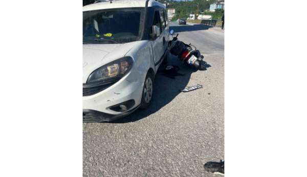 Alaplı'da zincirleme kaza; Motosikletteki 2 kişi yaralandı