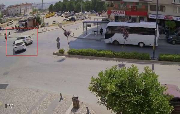 Antalya'da göz göre göre gelen kaza kamerada
