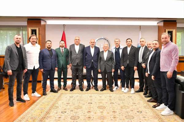 Kayserispor yönetiminden Başkan Büyükkılıç'a ziyaret