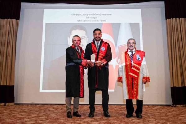 Taha Akgül'e fahri doktora ünvanı verildi