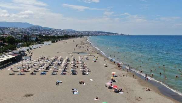 Samsun'un mavi bayraklı plajları doldu