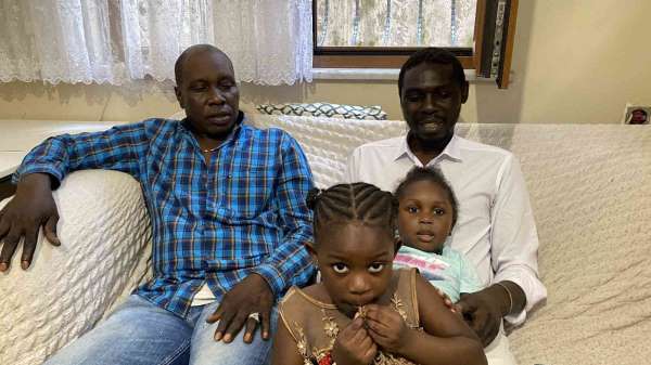 İstanbul metrosunda ırkçı saldırıya uğrayan Senegalli aile İHA'ya konuştu