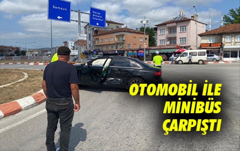 Samsun'da otomobil ile minibüs çarpıştı