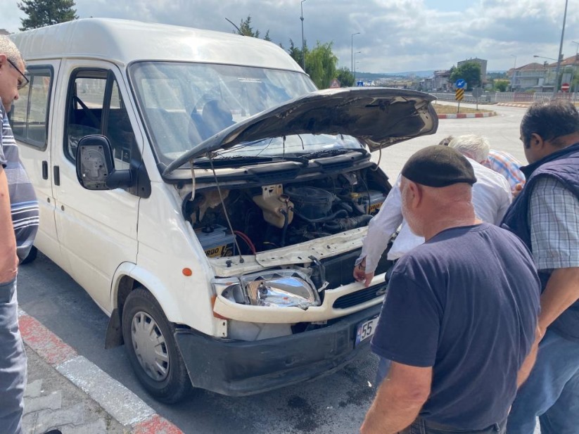 Samsun'da otomobil ile minibüs çarpıştı