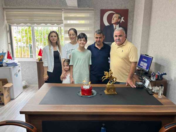 Bafra'da LGS Türkiye birincisine pastalı kutlama