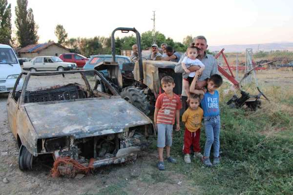 Ev, traktör ve otomobili yanan çift 4 torunuyla yuvasız kaldı
