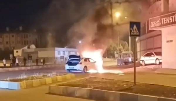 Şanlıurfa'da ilginç olay, 1 otomobil yandı, 3 tanesi ise kaza yaptı