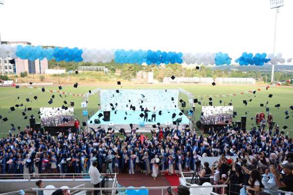 Düzce Üniversitesi mezuniyet törenleri sona erdi