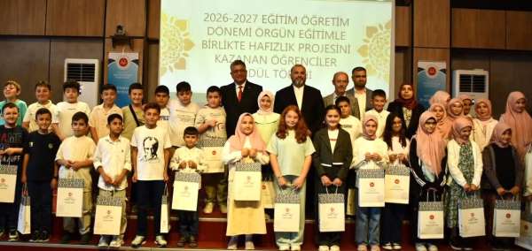 Kütahya'da hafızlık projesini kazanan öğrenciler ödüllendirildi